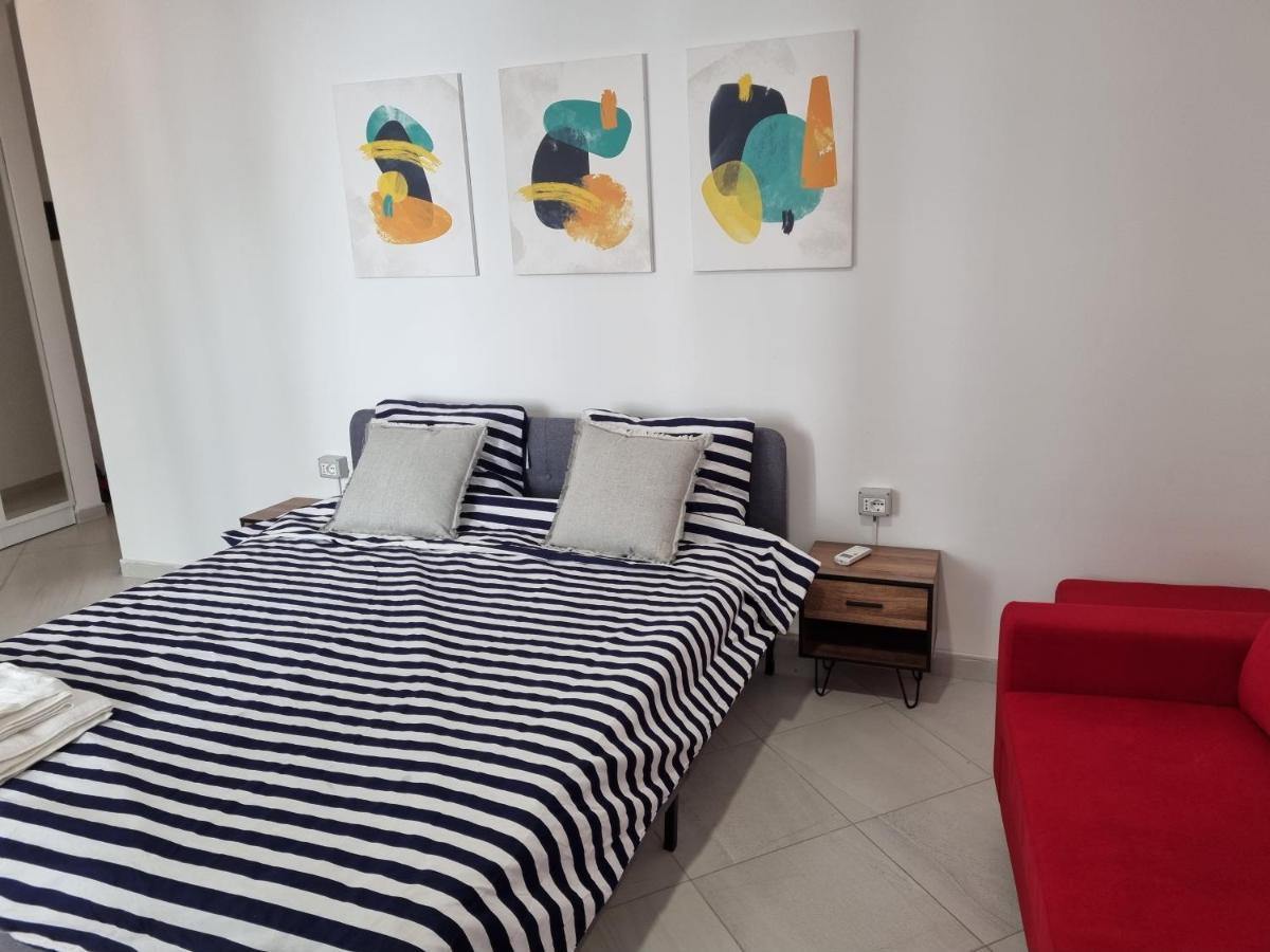 New Modern Studio In Central Tirana Apartment Ngoại thất bức ảnh